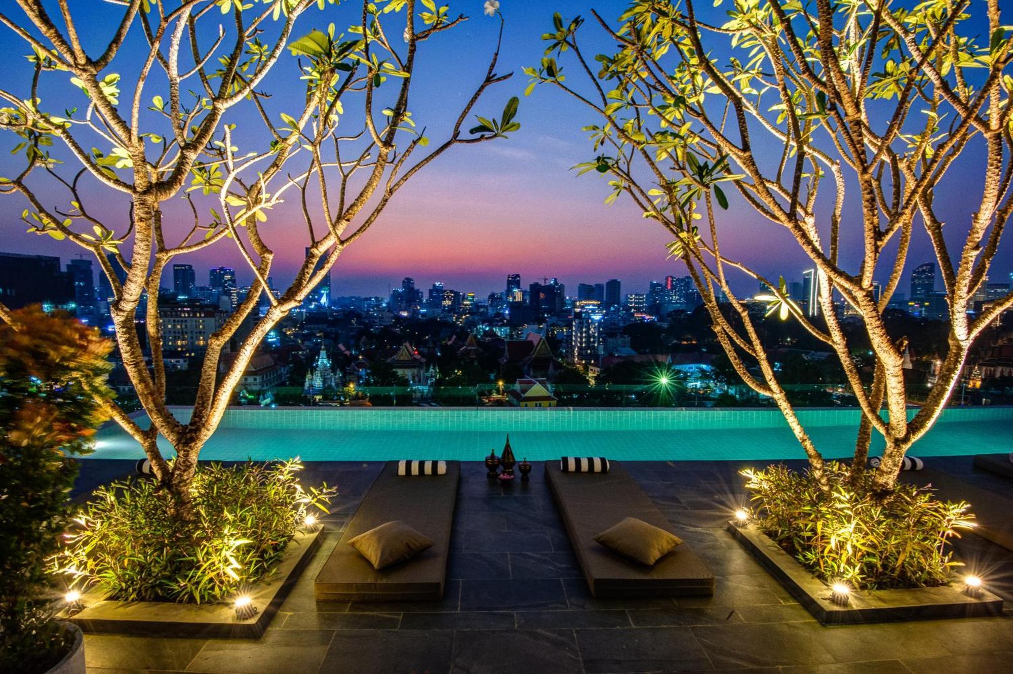 Glow Park Hotel Grand Royal Palace Phnompenh Exteriér fotografie